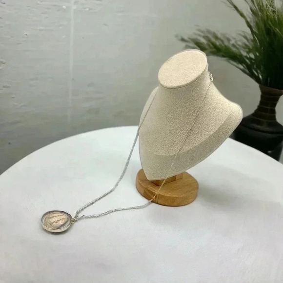 Seashells by the Seashore Cockle Shell Resin Statement Necklace Silver Chain 22" - Picture 2 of 5